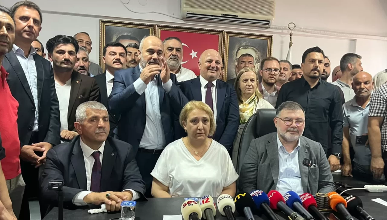 İzmir'in Menderes ilçesinde tutuklanarak İçişleri Bakanlığı tarafından görevden uzaklaştırılan Belediye