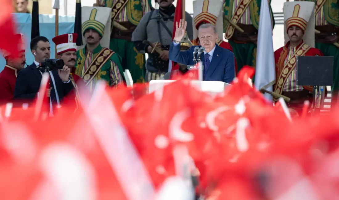 Bitlis’te Ahlat Etkinlik Alanı’nda vatandaşlara hitap eden Cumhurbaşkanı Recep Tayyip