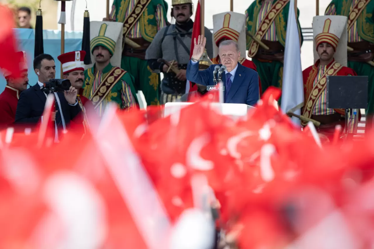Bitlis’te Ahlat Etkinlik Alanı’nda vatandaşlara hitap eden Cumhurbaşkanı Recep Tayyip
