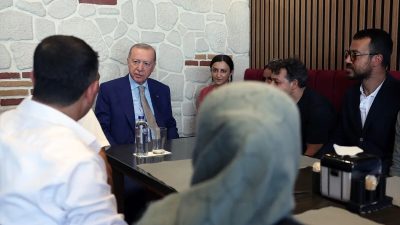 Cumhurbaşkanı Recep Tayyip Erdoğan, İstanbul Üsküdar'a bağlı Çengelköy'de vatandaşlar ve