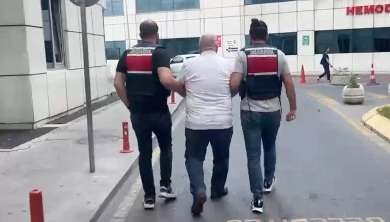 İstanbul merkezli düzenlenen operasyonda, kendilerini MİT mensubu olarak tanıtıp Adalet