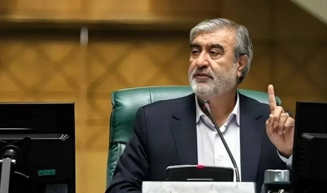 İran Meclisi Komisyon Başkanı İbrahim Azizi, Hürmüz Boğazı'nı "ABD toprağı