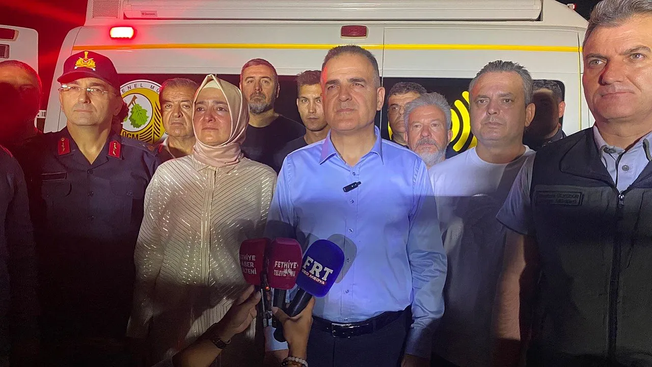 Muğla'nın Fethiye ilçesi Karagedik Mahallesi yakınlarındaki ormanlık alanda çıkan yangın,