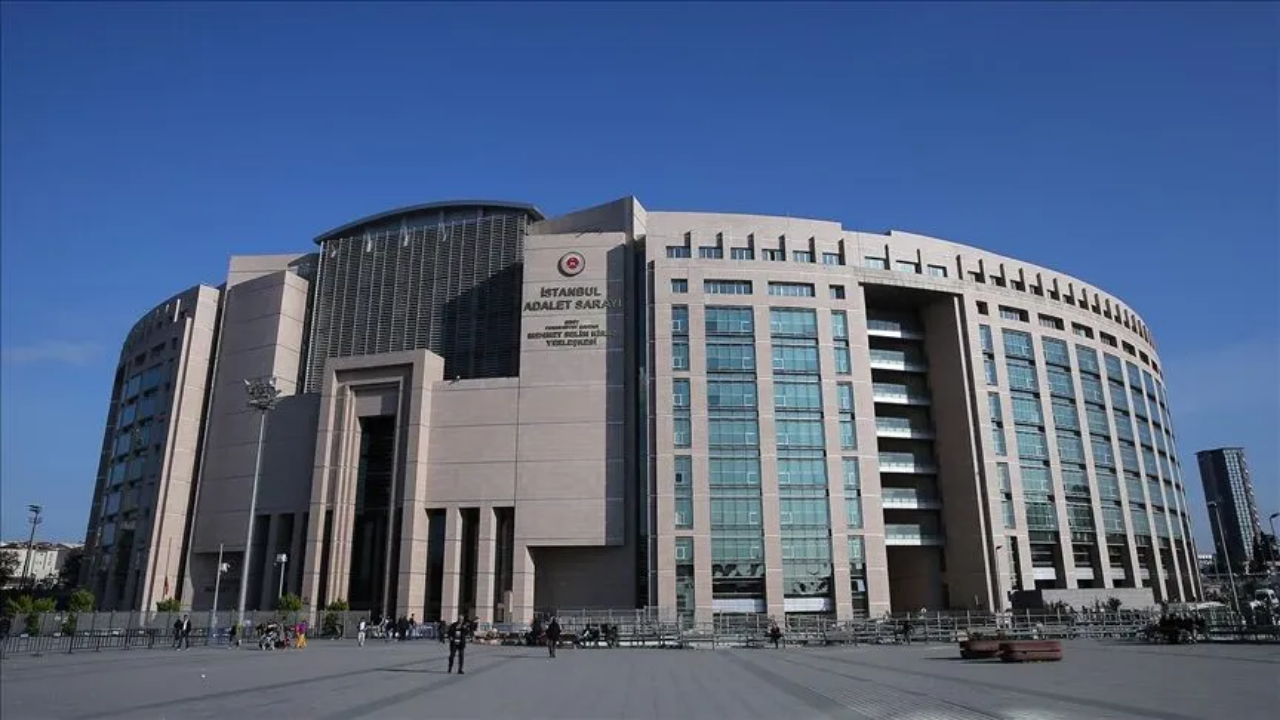 Sosyal medya platformlarının, kamu kurumlarının ve bankaların veri tabanlarına sızarak