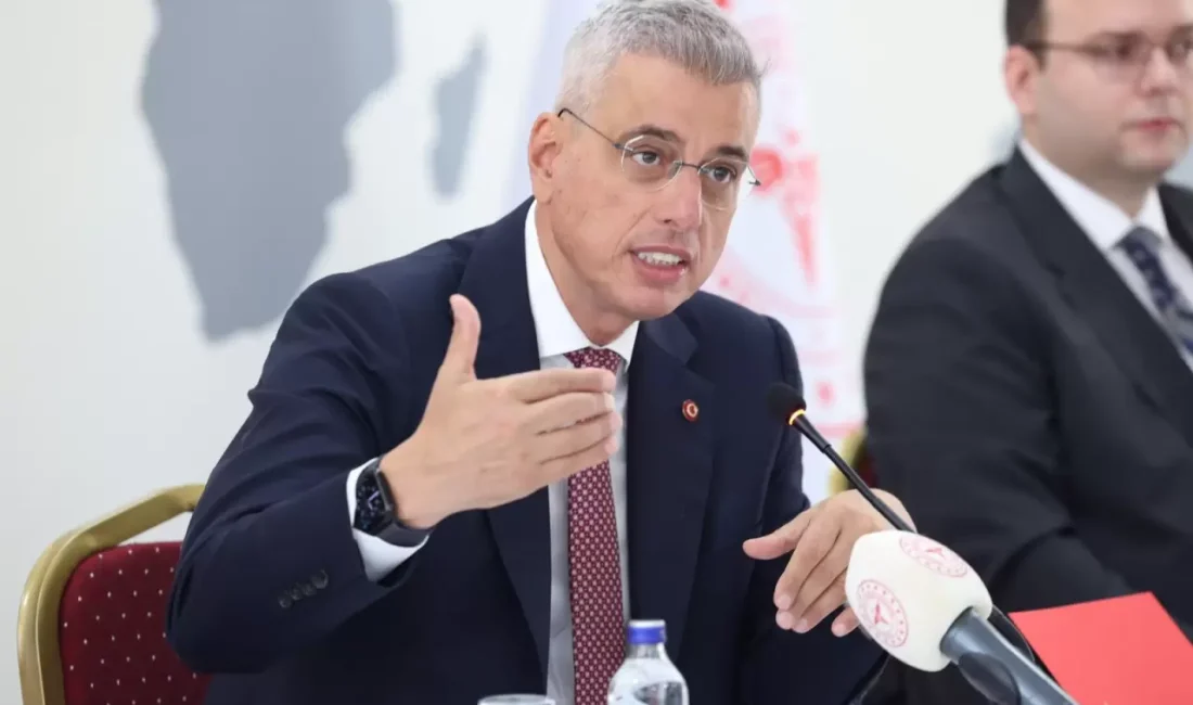 Sağlık Bakanı Prof. Dr. Kemal Memişoğlu, İstanbul’da sağlık muhabirleriyle bir