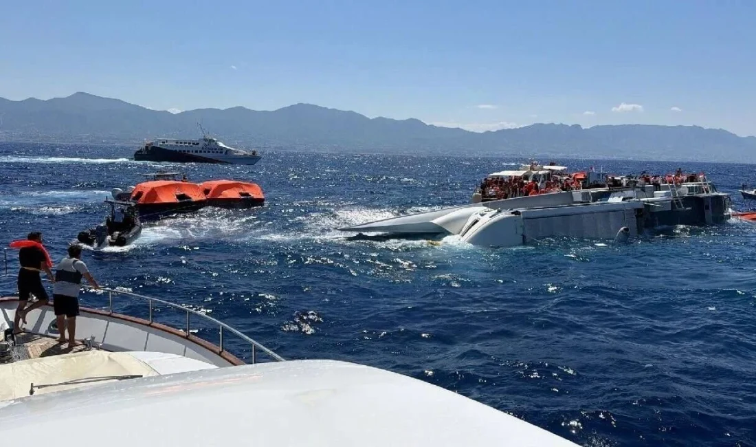 KKTC Başbakanı Ünal Üstel, Girne açıklarında alabora olan katamaran tipi