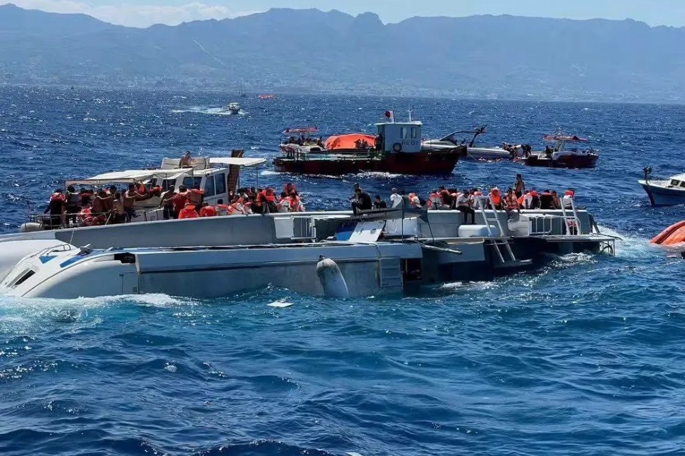 Kuzey Kıbrıs Türk Cumhuriyeti’nin (KKTC) Girne açıklarında 267 kişiyi taşıyan
