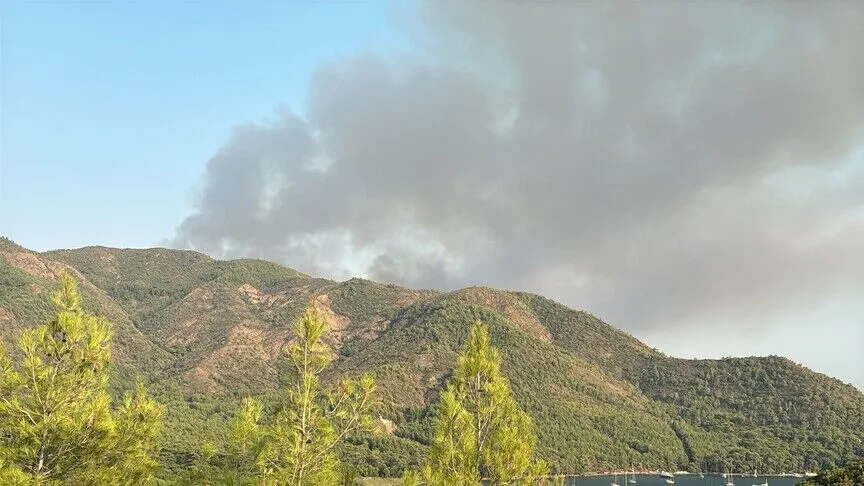 Muğla’nın Marmaris ilçesi Yalancıboğaz mevkiinde dün akşam saatlerinde çıkan orman