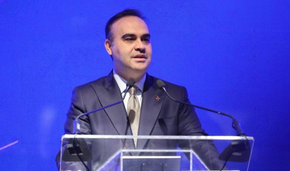 Sanayi ve Teknoloji Bakanı Mehmet Fatih Kacır, Türk öğrencilerin katıldıkları