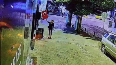 Muğla'nın Menteşe ilçesinde, sabaha karşı bir iş yerinin önünde asılı