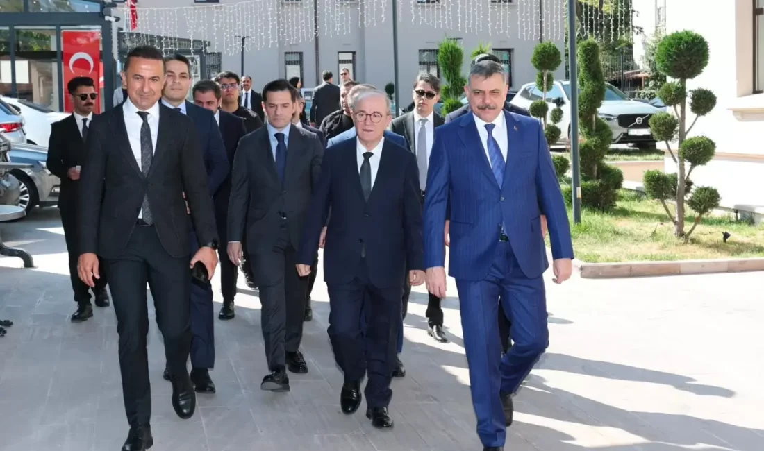İçişleri Bakanı Mustafa Çiftçi, Türk İdareciler Derneği'ni ziyaret ederek eski