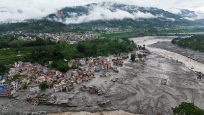 Nepal'in Çin sınırına yakın Rasuwa bölgesi ve çevresinde meydana gelen