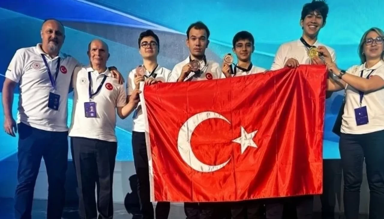 Enerji ve Tabii Kaynaklar Bakanı Alparslan Bayraktar, Türkiye’nin ilk kez