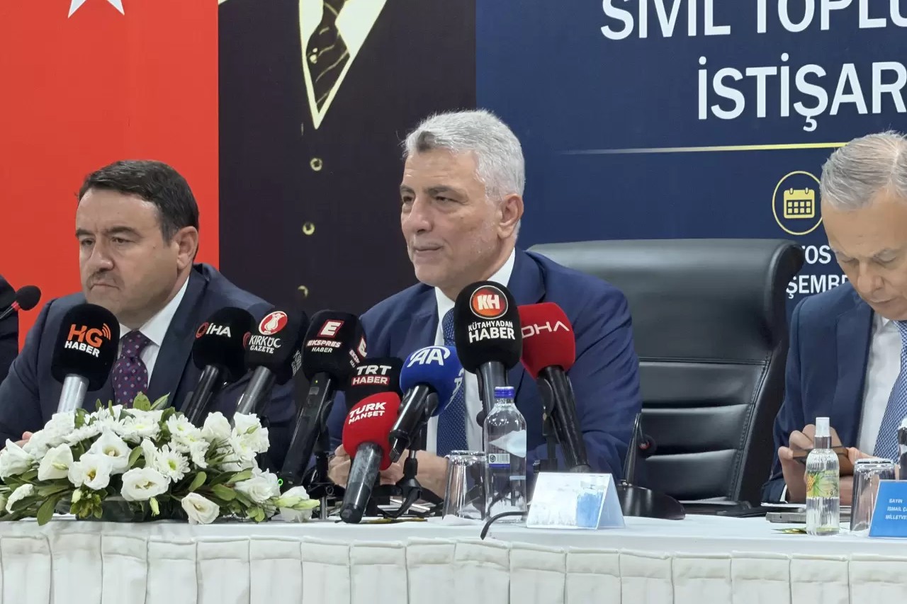 Ticaret Bakanı Ömer Bolat, Kütahya ziyareti kapsamında yaptığı açıklamalarda "Terörsüz