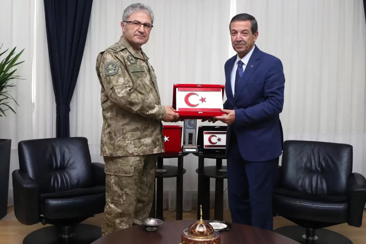 Kuzey Kıbrıs Türk Cumhuriyeti (KKTC) Dışişleri Bakanı Tahsin Ertuğruloğlu, Kara