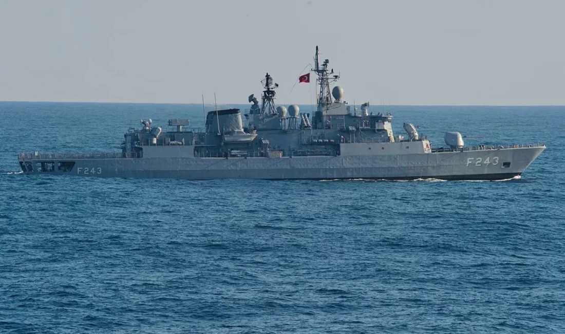 Milli Savunma Bakanı Yaşar Güler ve Türk Silahlı Kuvvetleri Komuta