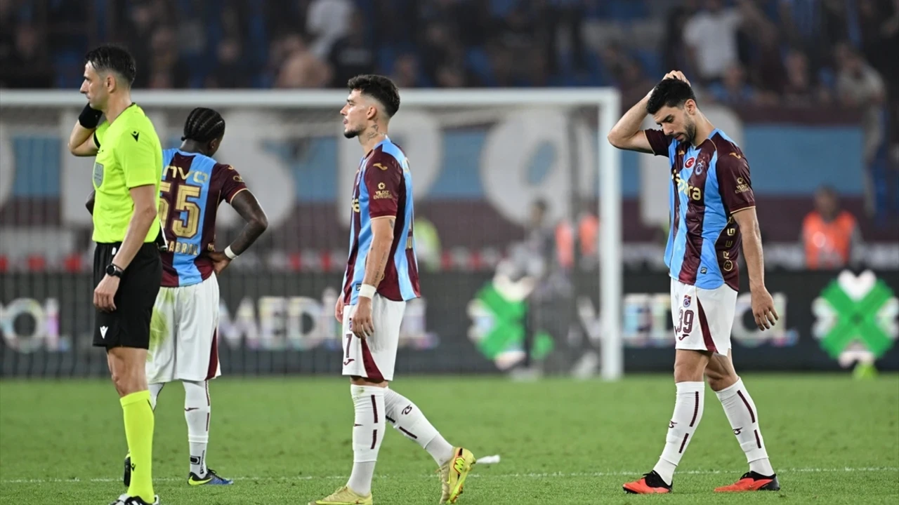 Trabzonspor, UEFA Avrupa Ligi play-off turu ilk maçında sahasında ağırladığı