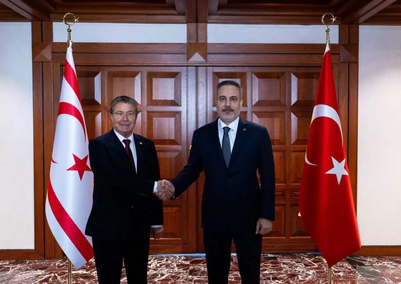 Kuzey Kıbrıs Türk Cumhuriyeti (KKTC) Başbakanı Ünal Üstel, Dışişleri Bakanı