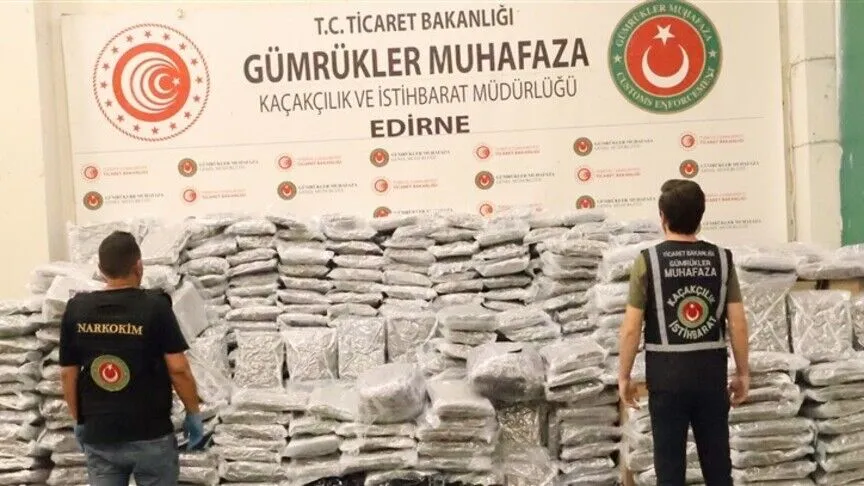 Ticaret Bakanlığı Gümrükler Muhafaza ekipleri, Kapıkule Gümrük Kapısı'nda gerçekleştirdikleri başarılı