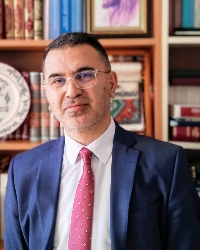 Prof.Dr.Kamil Kömürcü / Akademisyen yazar fotoğrafı