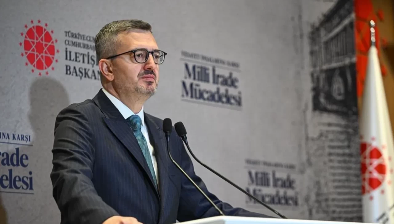 Cumhurbaşkanlığı İletişim Başkanı Burhanettin Duran, düzenlenen panelde Türkiye'nin darbelere ve