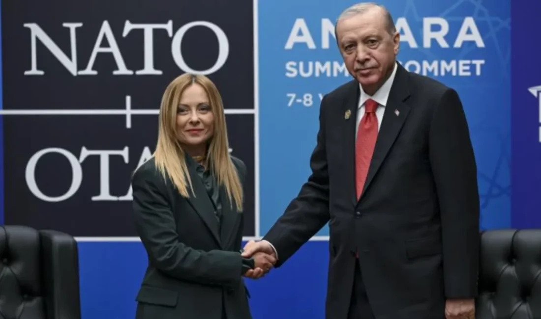 İtalya'da son 80 yılın en uzun ömürlü hükümetine liderlik ederek