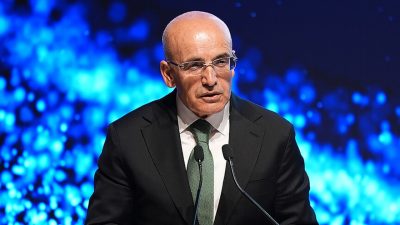Hazine ve Maliye Bakanı Mehmet Şimşek, hayat pahalılığı ile mücadelenin