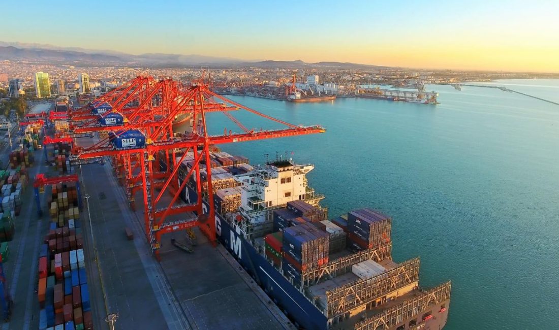 Mersin Limanı’nda kimyasal madde taşıyan bir konteynerin delinmesi sonucu sızıntı