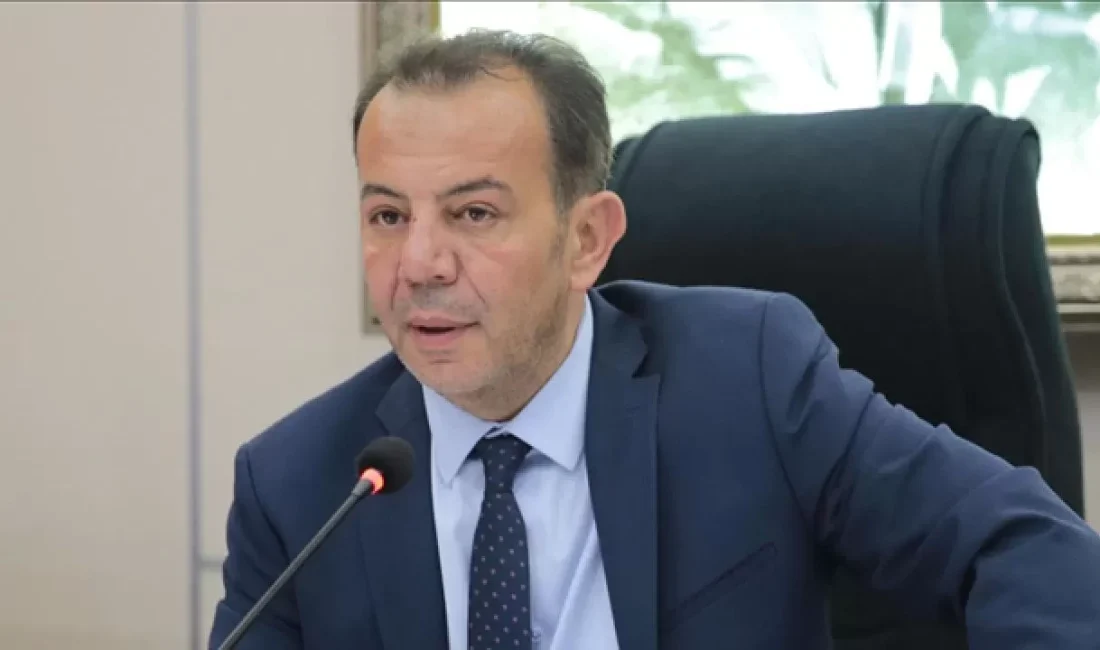 "Rüşvet", "irtikap" ve "nitelikli dolandırıcılık" iddialarıyla yargılandığı davanın ikinci duruşmasında