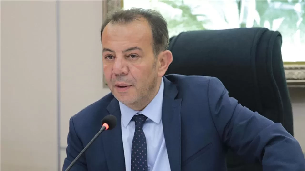 "Rüşvet", "irtikap" ve "nitelikli dolandırıcılık" iddialarıyla yargılandığı davanın ikinci duruşmasında