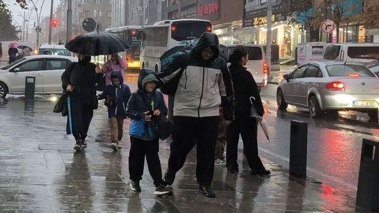İstanbul Valiliği, kent genelinde etkisini artıran olumsuz hava koşulları ve